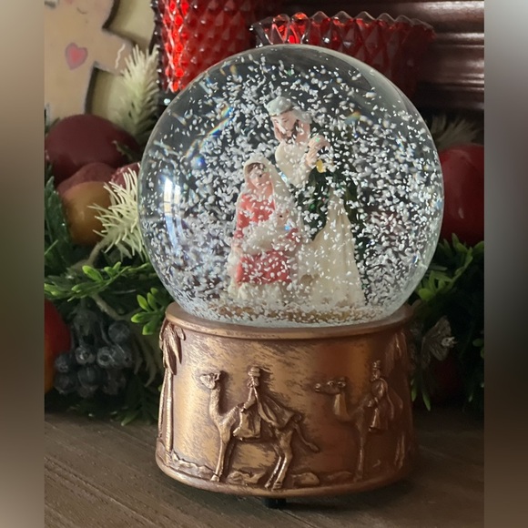 ❤️ Christmas Nativity Musical Silent Night Snow Globe‼️FINAL SALE - Picture 3 of 9